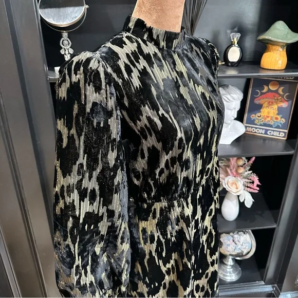 Pomander Place Gilly Dress – Size 4 – Black & Gold Metallic Velvet Burnout - Picture 9 of 12